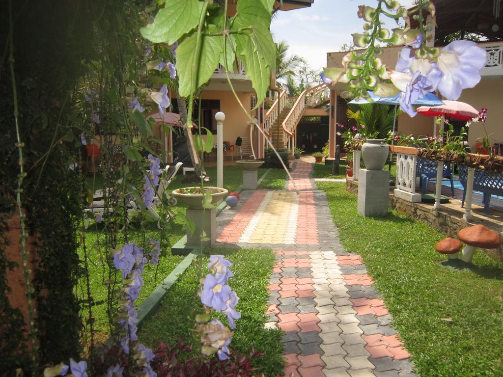 Hilda Guest House Hikkaduwa Extérieur photo